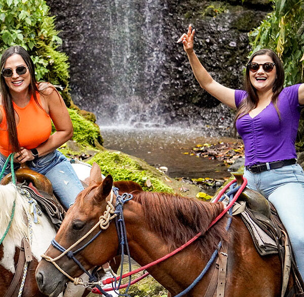 Cabalgata-en-el-Hotel-Arenal-Paraiso