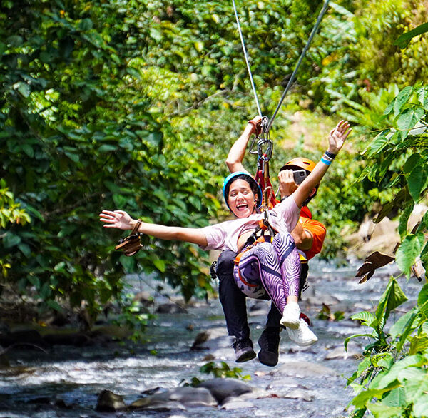 canopy-pabellon-en-el-hotel-resort-arenal-paraiso-cerca-del-volcan