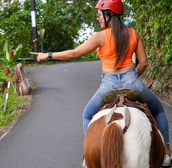 Cabalgata-en-el-Hotel-Arenal-Paraiso-2